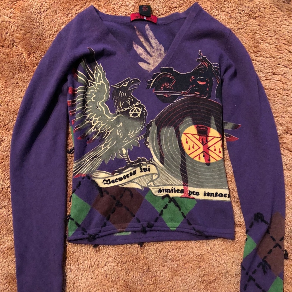 Small cashmere sweater